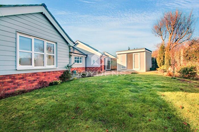 2 Bedroom Bungalow For Sale In Greys Farm Close, Kirby-Le-Soken, CO13