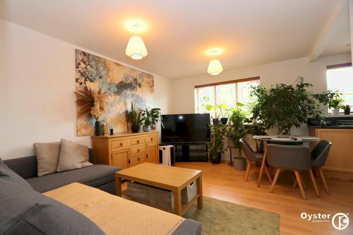 2 Bedroom Flat To Rent In Yukon Road, Broxbourne, EN10