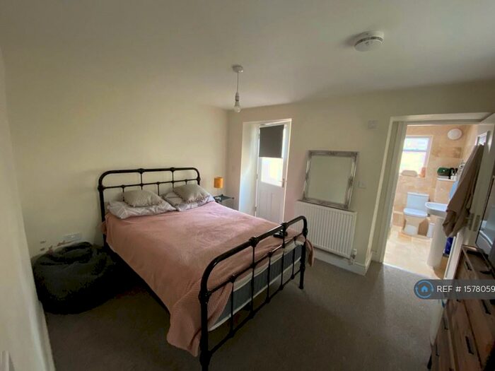 1 Bedroom Flat To Rent In Market Place, Tetbury, GL8