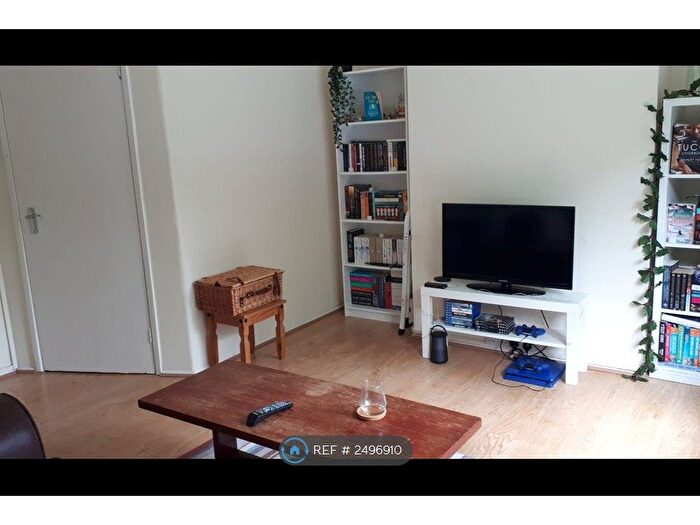 2 Bedroom Flat To Rent In Bardwell Court, St. Albans, AL1