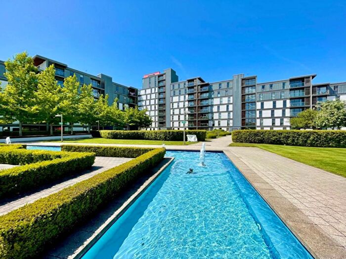 2 Bedroom Apartment To Rent In Garnet House, Vizion, MK9