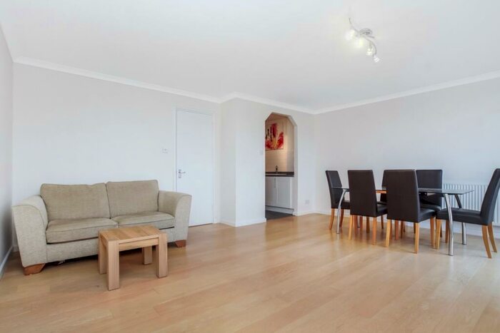 1 Bedroom Flat To Rent In Leeward Court, Asher Way, London, E1W