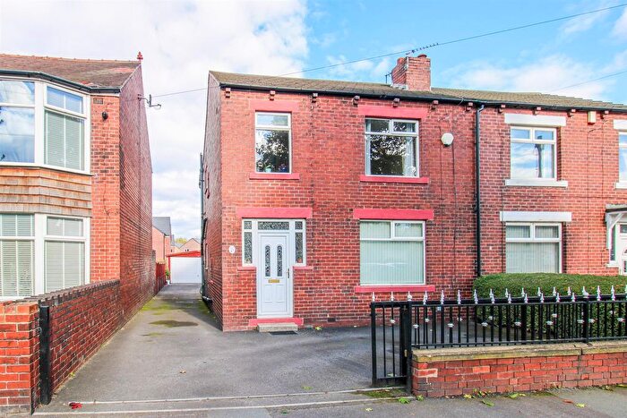 4 Bedroom Semi-detached House For Sale In Bywell Road, Dewsbury, WF12