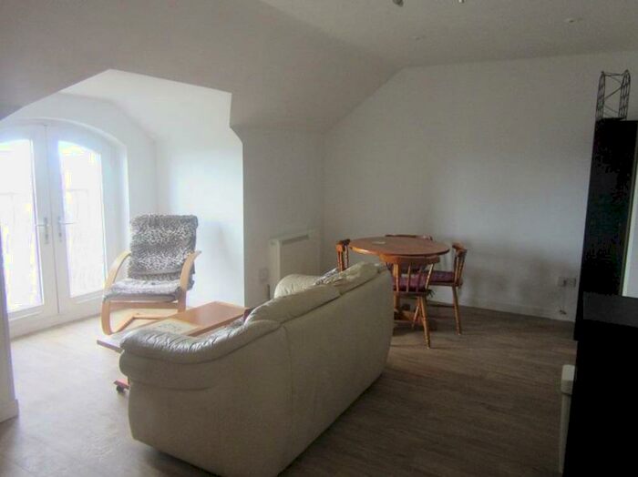 1 Bedroom Flat To Rent In Heathfield, Swansea, SA1