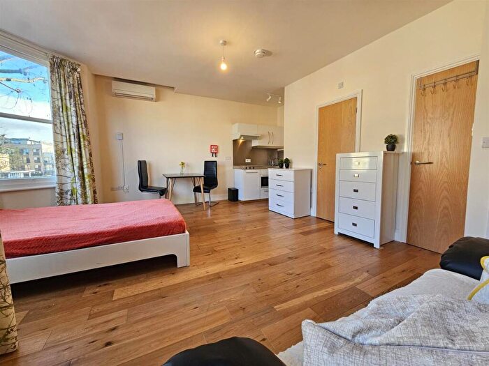 Studio To Rent In Flat, Newmarket Road, Cambridge, CB5