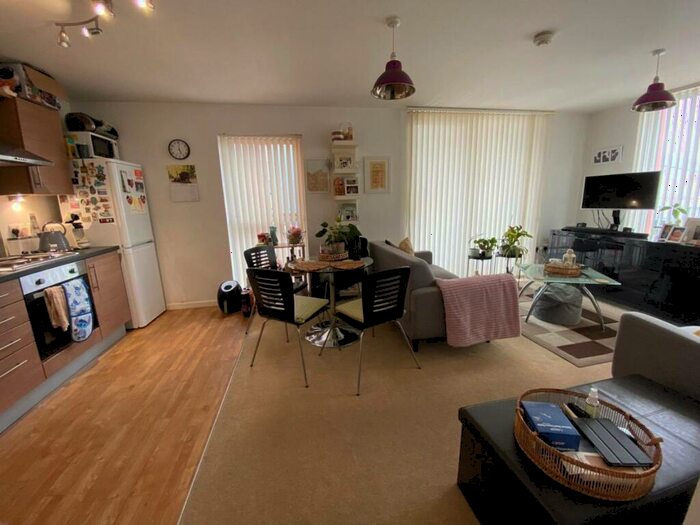 2 Bedroom Flat To Rent In Stillwater Drive, Stillwater Drive, Manchester, M11