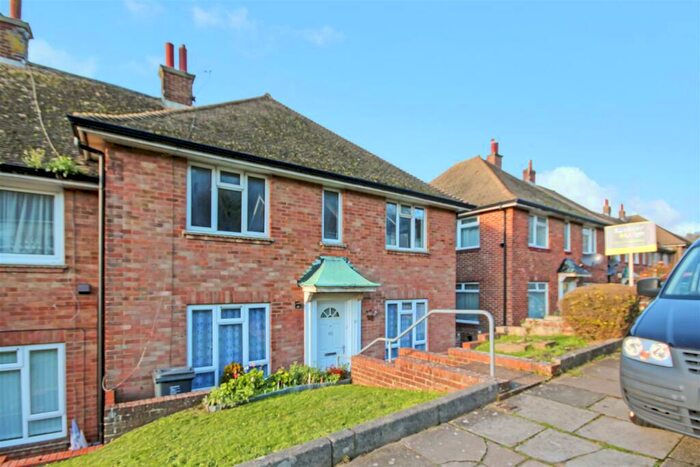 2 Bedroom Flat To Rent In Chichester Close, Hove, BN3