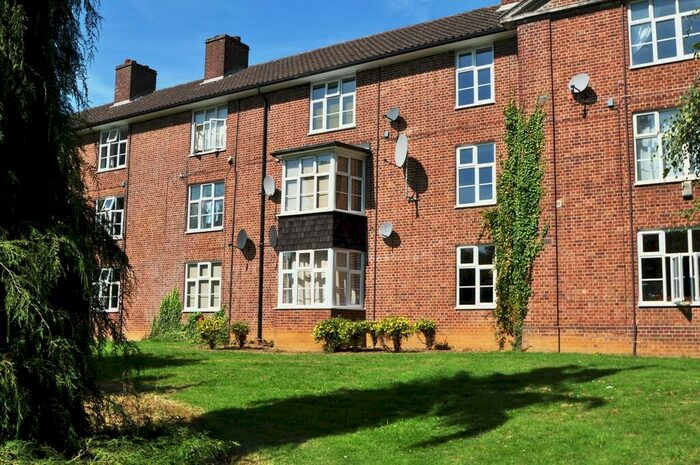 Apartment To Rent In Stanborough Green, Welwyn Garden City, AL8