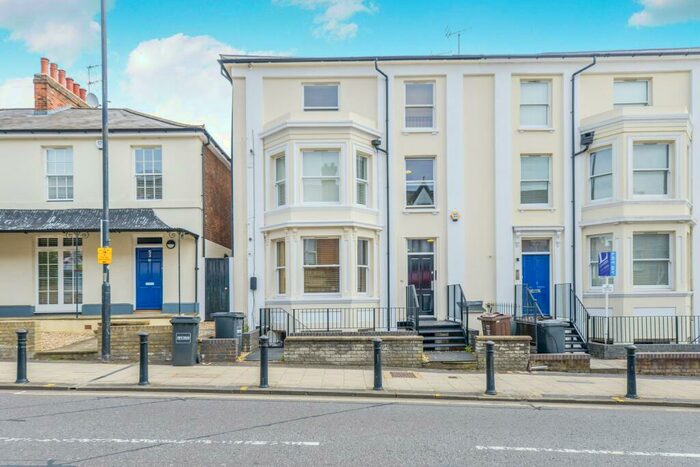 2 Bedroom Apartment To Rent In London Road, AL1