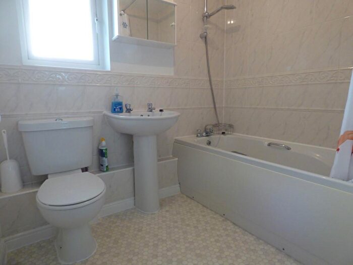 2 Bedroom Apartment To Rent In Orchid Close, Sundon Park, Luton, LU3
