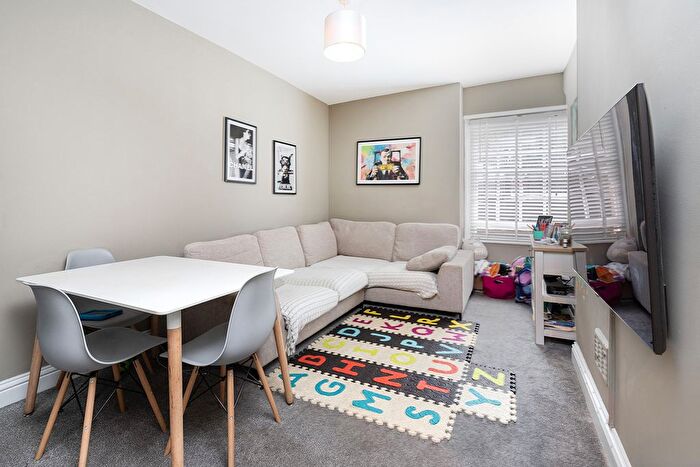 1 Bedroom Flat To Rent In Queen Alexandra Mansions, Tonbridge Street, Bloomsbury, WC1H
