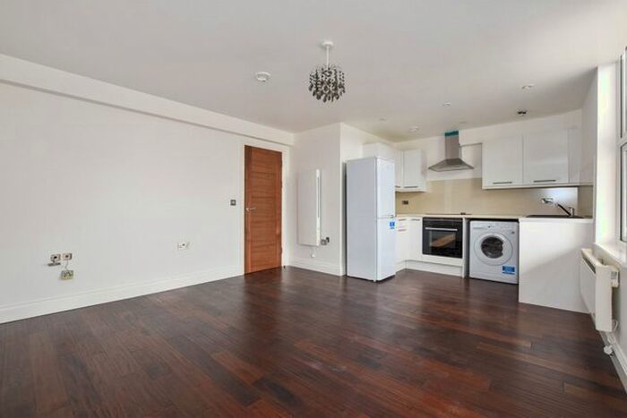 2 Bedroom Flat To Rent In Amhurst Road, London, E8