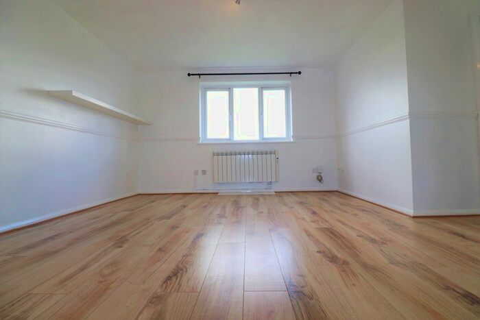 2 Bedroom Flat To Rent In Salmon Road, Dartford, DA1