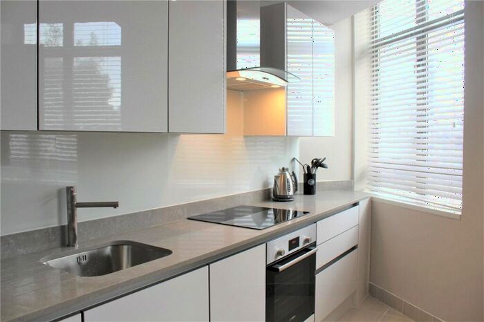 2 Bedroom Apartment To Rent In City Road, Old Street, London, EC1V