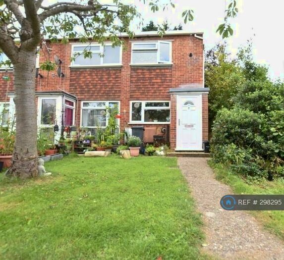 2 Bedroom Maisonette To Rent In Lower Elmstone Drive, Tilehurst, Reading, RG31