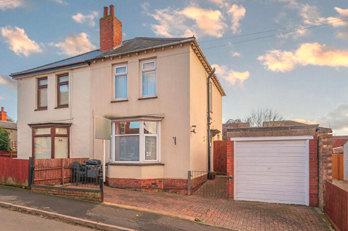 3 Bedroom Semi-Detached House For Sale In Oxford Street, Kettering, NN16