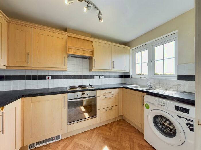 2 Bedroom Apartment To Rent In Chandlers Court, Victoria Dock, HU9