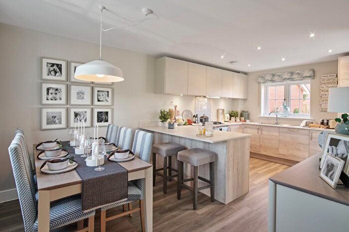 4 Bedroom Detached House For Sale In Du Maurier Lane, Tattenhoe Park, Milton Keynes, Buckinghamshire, MK4