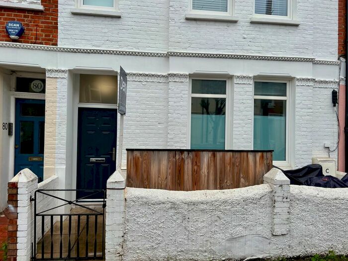 3 Bedroom Flat To Rent In Gilby Road, London, SW17