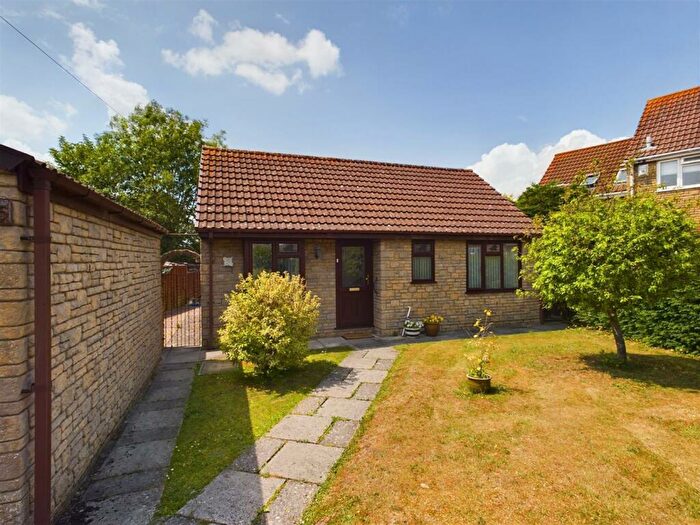 2 Bedroom Bungalow To Rent In Vicarage Court, Hanham, BS15