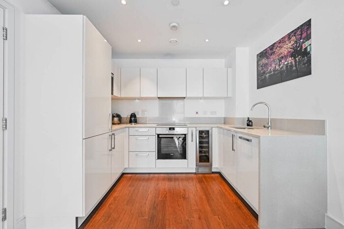 1 Bedroom Flat To Rent In Queensland Road, Arsenal, London, N7