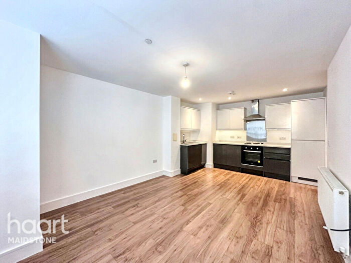 2 Bedroom Apartment For Sale In Lower Stone Street, Maidstone, ME15