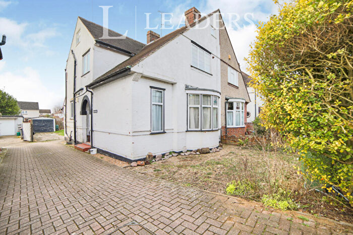 3 Bedroom Semi-Detached House To Rent In Chiltern Road -, LU6
