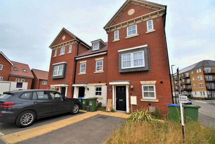 4 Bedroom Semi-Detached House To Rent In Richmer Road, Erith, DA8