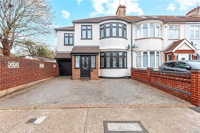 4 Bedroom End Of Terrace House For Sale In Glebe Way, Hornchurch, RM11