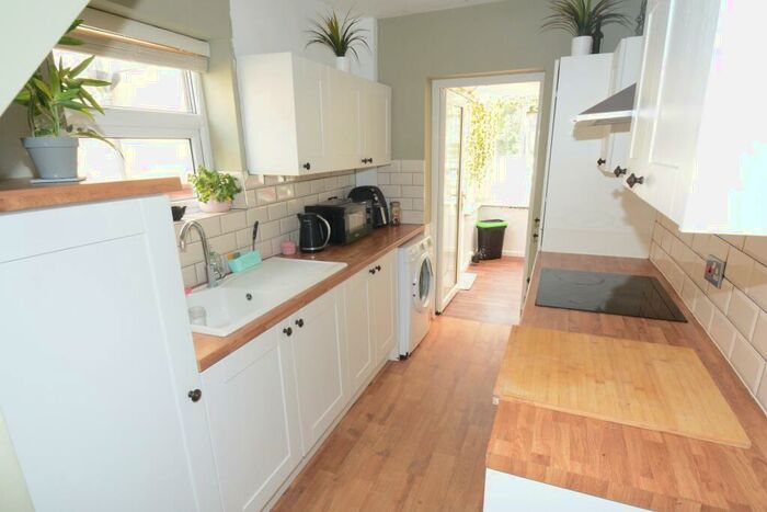 2 Bedroom Semi-Detached House For Sale In Parvet Avenue, Droylsden, M43