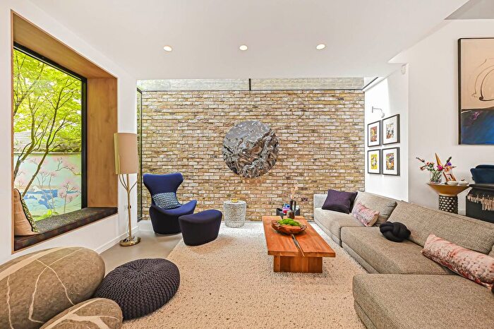5 Bedroom Semi-Detached House For Sale In Kenilworth Road, Ealing Broadway, W5