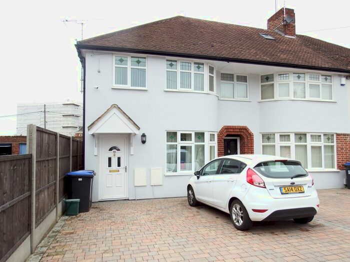 Studio To Rent In Oriental Road, Woking, GU22