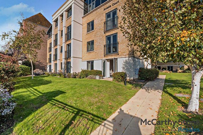 1 Bedroom Apartment For Sale In Amelia Court, Union Place, Worthing, BN11