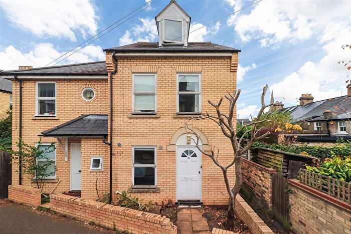 4 Bedroom Semi Detached House For Sale In Clare Street, Cambridge, CB4