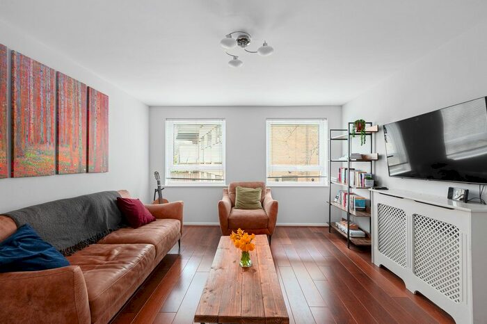 2 Bedroom Flat To Rent In Jasper Road, London, SE19