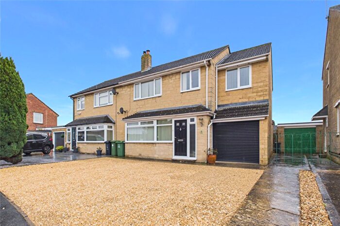 4 Bedroom Semi Detached House For Sale In Coln Crescent, Greenmeadow, Swindon, SN25