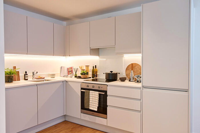 2 Bedroom Apartment To Rent In The Holloway, B1