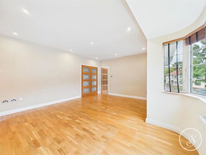 2 Bedroom Flat To Rent In Sandringham Drive, Leeds, LS17