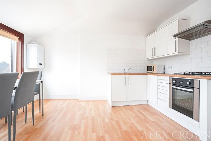 1 Bedroom Flat To Rent In Green Lanes, Palmers Green, N13