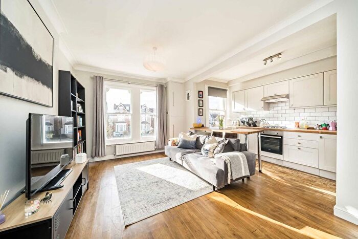 1 Bedroom Flat For Sale In Baldry Gardens, Streatham, SW16