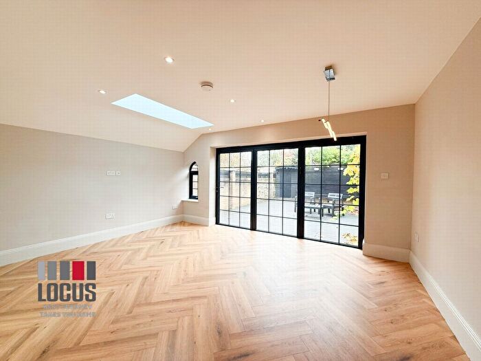 3 Bedroom Flat To Rent In Brooke Road, Stoke Newington, N16
