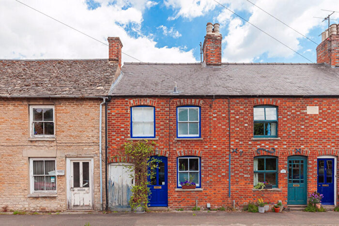 2 Bedroom Terraced House For Sale In Broad Street, Bampton, Oxfordshire, OX18