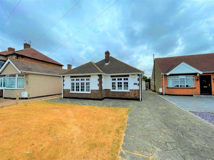 2 Bedroom Detached Bungalow To Rent In Parsonage Road, Rainham, RM13
