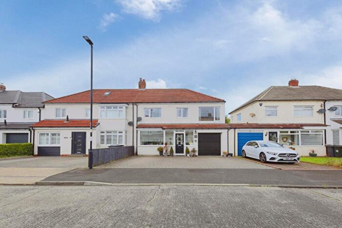 4 Bedroom Semi-Detached House For Sale In Reynolds Avenue, West Moor, NE12