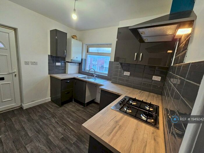 3 Bedroom Flat To Rent In Narborough Road, Leicester, LE3