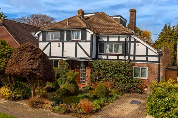 4 Bedroom Detached House For Sale In Green Ridge, Brighton, BN1