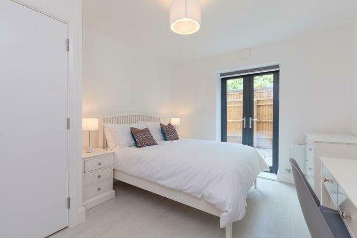 1 Bedroom House To Rent In High Street, Kidlington, OX5