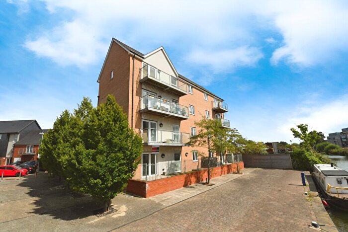2 Bedroom Flat For Sale In Cressy Quay, Chelmsford, Essex, CM2