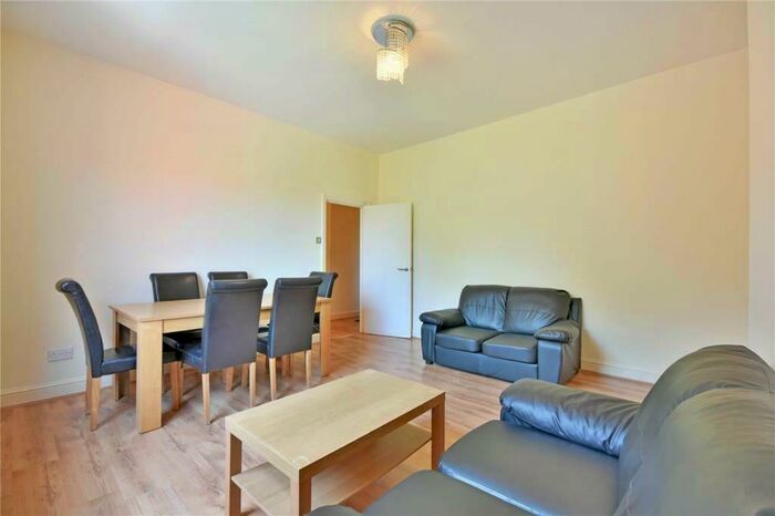 3 Bedroom Flat To Rent In Exeter Road, London, NW2