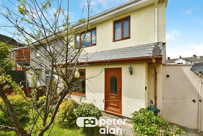 3 Bedroom Semi-Detached House For Sale In Nant-Y-Fedw, Abercynon, Mountain Ash, CF45